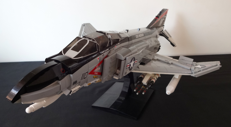 Illustration for article titled This awesome F-4 Phantom is one of the best Lego jets I've ever seen